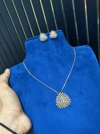 Chain pendant with earrings view 2