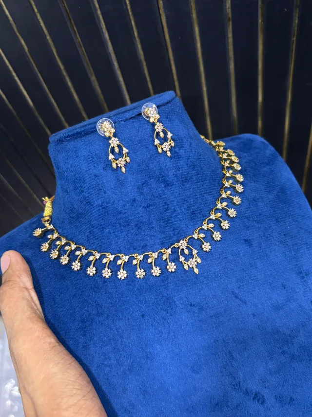 Ad stone neckpiece
